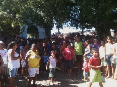 Multidão acompanha sepultamento de jovens executadas em Coruripe