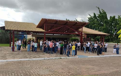 Corpo de empresário baleado em abordagem é sepultado em Arapiraca