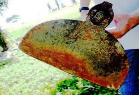 Irmão agride o outro com golpes de enxada