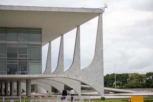 Governo Lula mantém nos palácios escudos antidrones instalados por Heleno