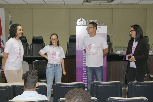 Palestra para jovens aprendizes alerta sobre o perigo da violência doméstica