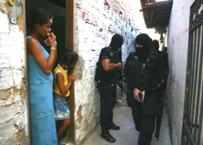 Serviço de Inteligência da PM é recebido à bala no Benedito Bentes