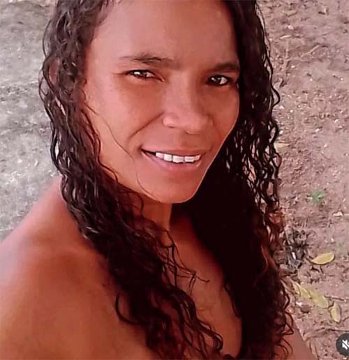Homem mata a companheira com paralelepípedo após ela se recusar a parar de beber