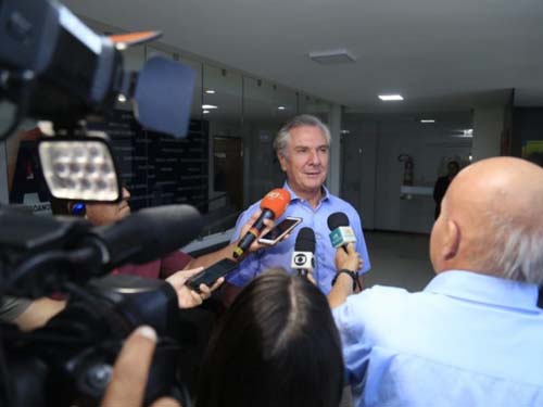 Collor solicita suspensão do corte de fornecimento de água e energia