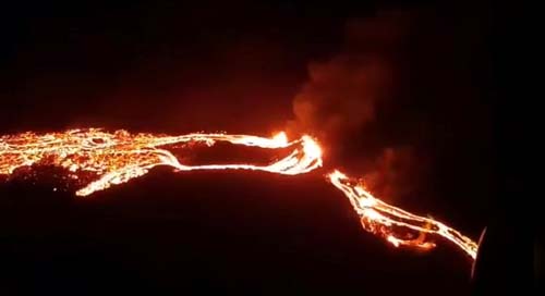 Vulcão na Islândia: as impressionantes imagens de rios de lava perto da capital