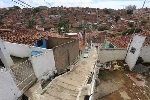Jovem é perseguido e morto em escadaria de Maceió; Homicídios confirma segundo crime
