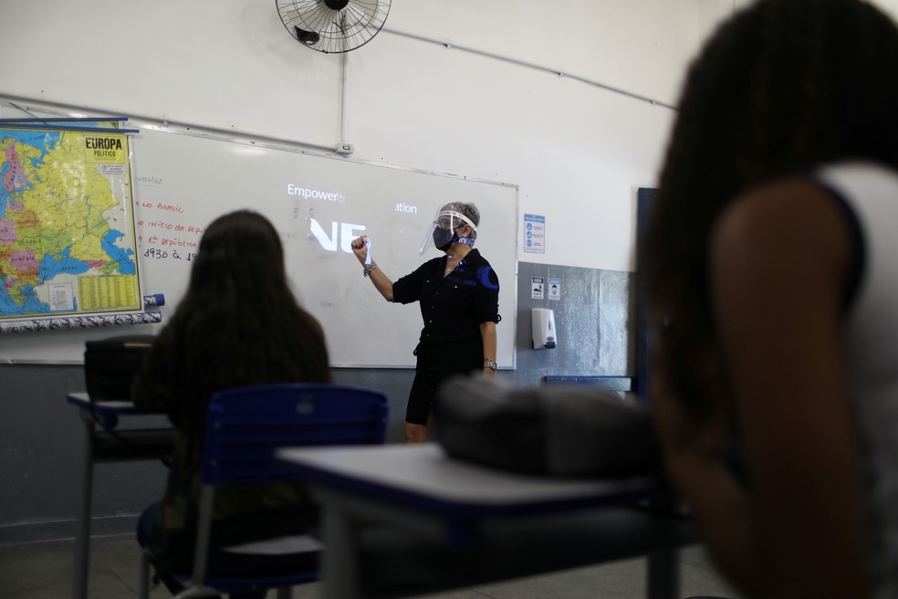 Mobilização por abertura de escolas cresce, mas alta da Covid-19 reacende medo de surtos
