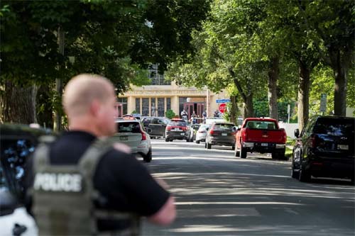 Quarta Onda de Violência em Minneapolis: Escola Católica é Alvo de Disparos
