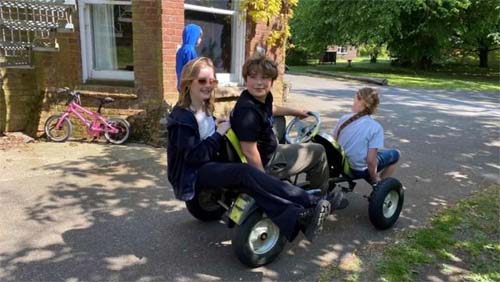 A escola britânica centenária em que alunos decidem regras e o que querem estudar