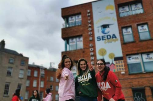 Escola irlandesa oferece 100 bolsas de intercâmbio e trabalho na Europa para brasileiros