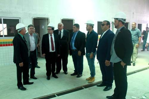 Prefeito aproveita visita do Presidente do TJ/AL e mostra obra de reforma da escola Rainha da Paz