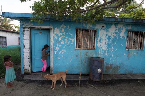 'Aqui todos somos ignorantes': a vida sem ler ou escrever em um povoado na Venezuela