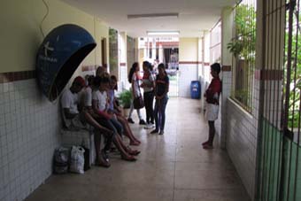 Sem vigilantes,Rosalvo Lôbo fica fechada e alunos voltam pra casa