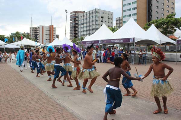 Escolas públicas de União dos Palmares fazem bonito em apresentação na orla de Maceió