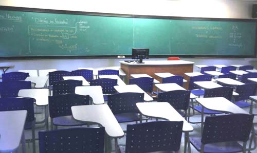Covid-19 causa 'epidemia' de cancelamentos de matrículas em escolas em Manaus
