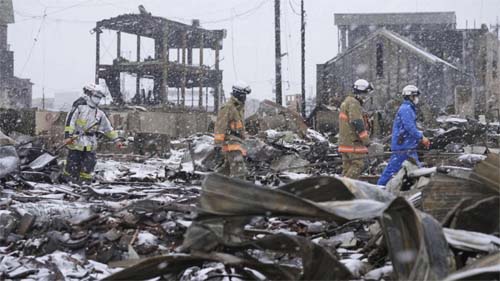 Idosa de 90 anos é resgatada dos escombros cinco dias após terremoto no Japão