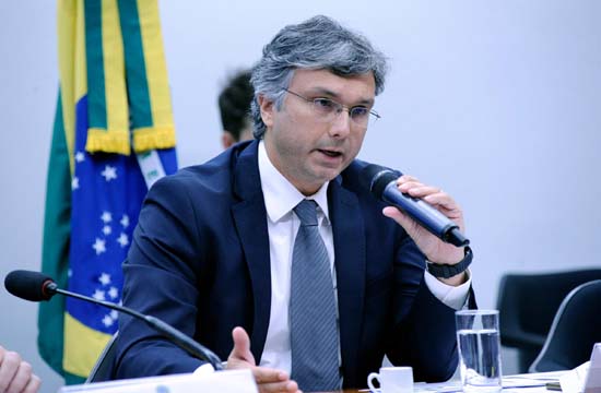 Ministro atribui falta de recursos na educação a crescimento de despesas com pessoal