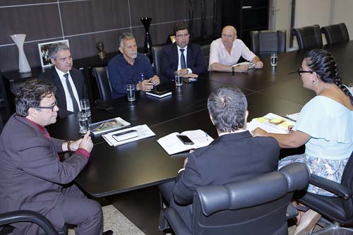 Tutmés Airan discute criação de complexo de saúde do TJAL