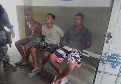Trio suspeito é preso com carro de locadora e armas em União dos Palmares