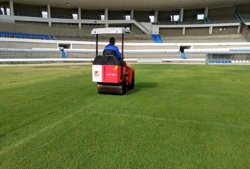 Estádio Rei Pelé recebe tratamento de gramado