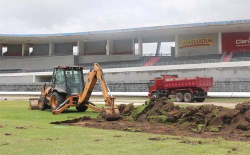 Selaj inicia obras para instalação de nova drenagem, irrigação e gramado do Estádio Rei Pelév