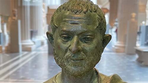 Internautas reagem a estátua romana parecida com Lula