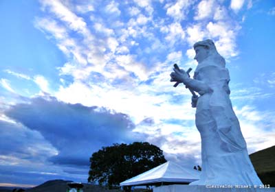 Prefeito Dr. Areski Freitas inaugura estátua gigante de Santa Maria Madalena padroeira local