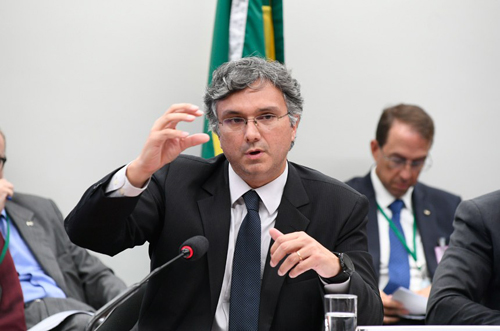 Parlamentares cobram de ministro liberação de recursos do Bolsa Família e do BPC em 2019