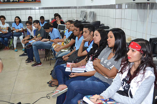 Esmal leva debate sobre pacificação para alunos de escola municipal