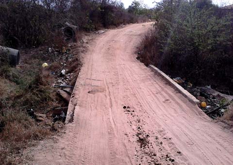 Ponte causa problemas a motoristas em Estrela de Alagoas