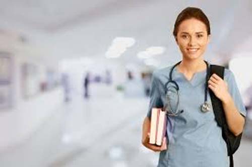 MEC prepara mudanças nas avaliações de estudantes da área da saúde; entenda