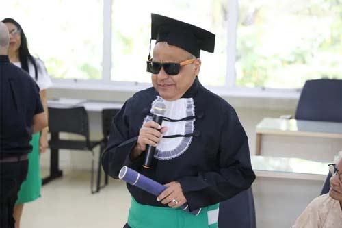 Superação: Estudante cego de 54 anos conclui Serviço Social na Ufal