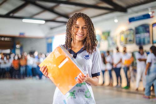 Educação inicia distribuição do kit foca no Enem nas escolas estaduais