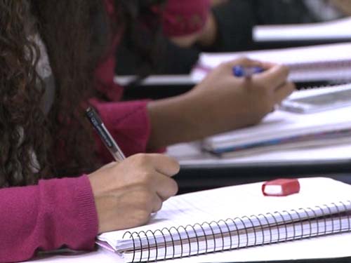 Estudantes querem retorno gradual e híbrido no Ensino Superior, diz pesquisa