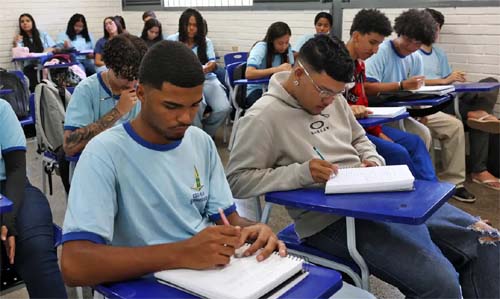 MEC Fornece Diretrizes para Escolha de Livros Didáticos no Ensino Médio