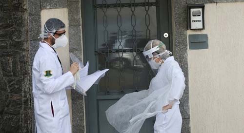 Estudantes se cadastram em ação do governo para ajudar o SUS