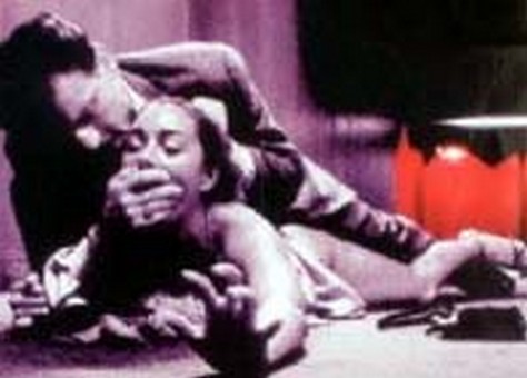 Garota de 14 anos é estuprada a caminho da padaria