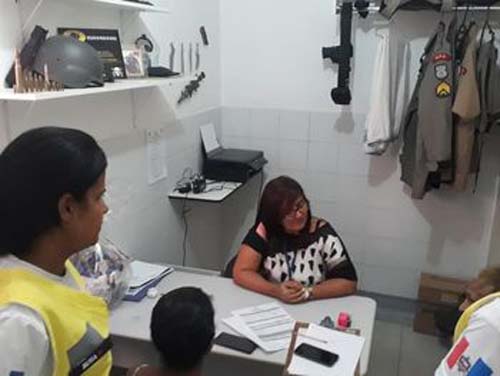 Homem invade casa estupra e corta dedos de adolescente de 13 anos