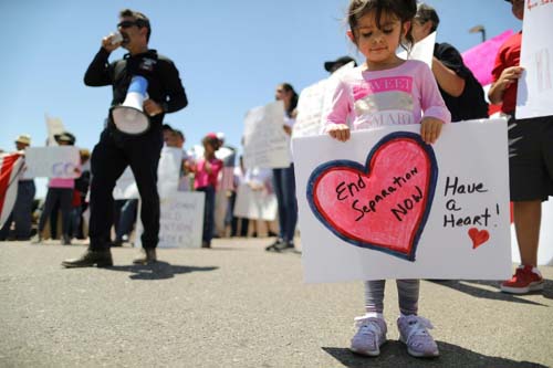 EUA vão autorizar detenção de menores migrantes por tempo indeterminado
