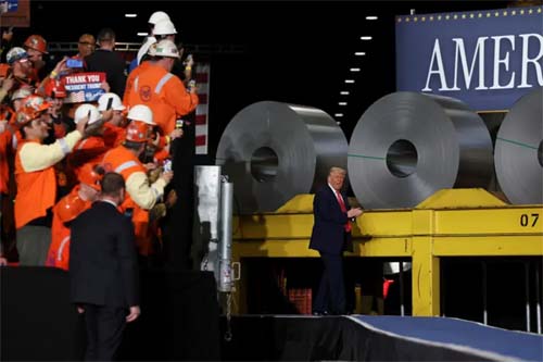Trump eleva tarifa sobre aço para 50% e impacta exportações brasileiras aos EUA