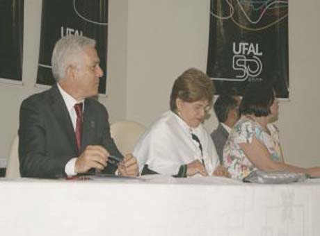 Professor Eurico Lôbo assume a reitoria da UFAL e começa a exercer função nesta terça-feira 