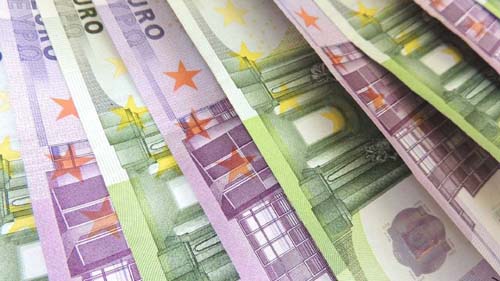 Ameaças a bancos centrais trazem riscos à economia, diz Draghi