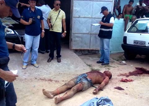 Bandidos executam comerciante a tiros