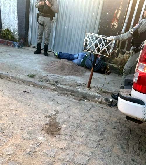Ex-agente penitenciário é morto a tiros na porta de casa
