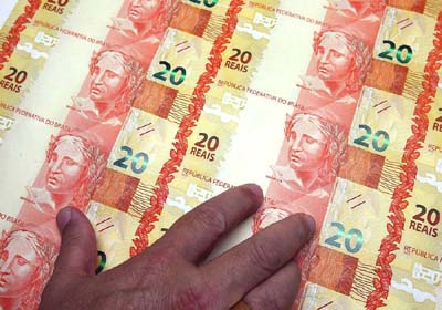 Na hora das compras, identifique se nota do Real é verdadeira em 8 passos