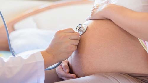 Grávidas não devem se afastar do pré-natal por medo da pandemia diz obstreta