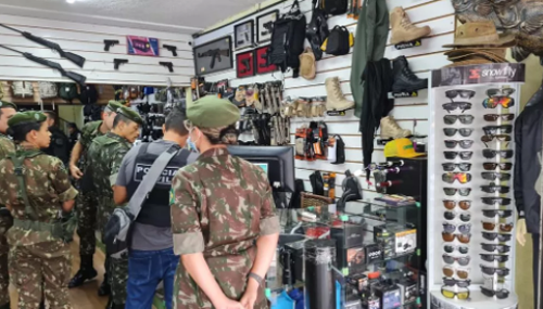 ‘Dama de vermelho’: polícia e Exército fazem buscas em loja suspeita de fornecer armas usadas em ensaio de casamento, no DF