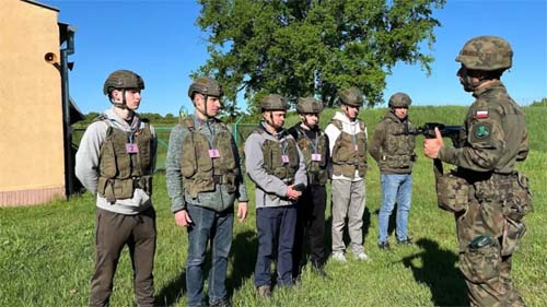 Polônia se prepara para possível invasão russa em meio a tensões crescentes na Europa