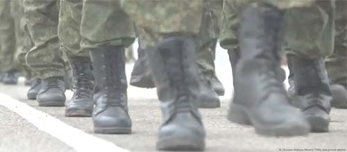 Rússia intensifica recrutamento de soldados em áreas ocupadas da Ucrânia, sob denúncias de coação e uso de civis como escudos humanos