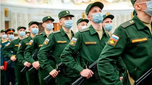 Russos que fugiram do exército para ‘salvar a vida’ são condenados por deserção